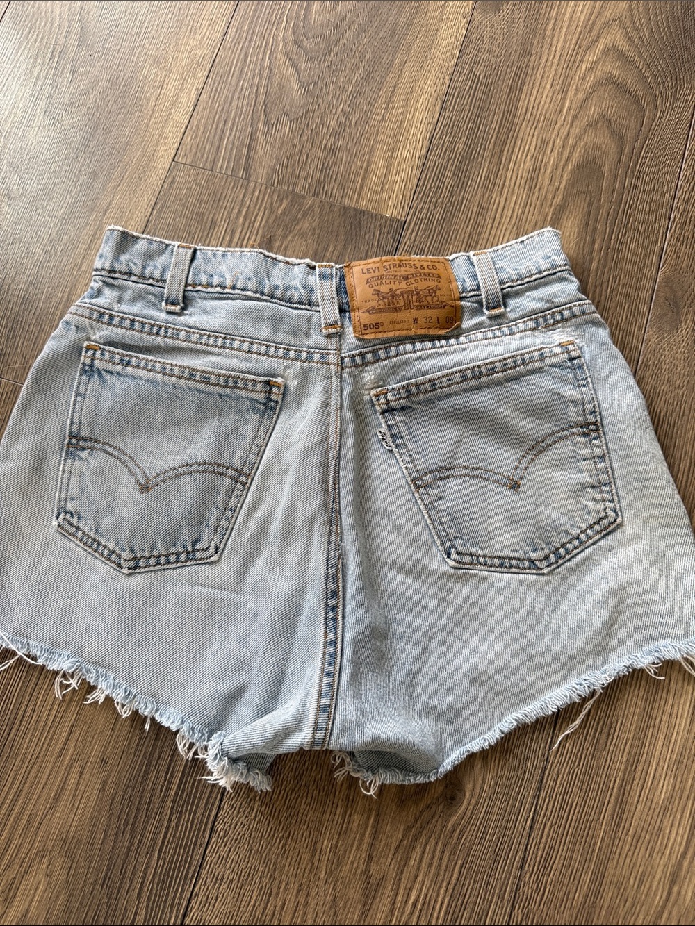 Levi’s vintage cut off denim shorts I. The perfect blue color - Picture 4 of 16